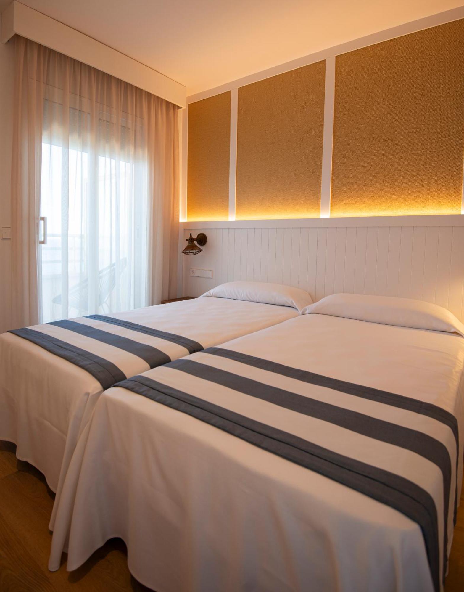 Hotel Els Pins Platja d'Aro Esterno foto